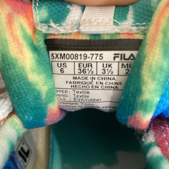 FILA | Woman’s Rainbow Tie Dye Fila Tennis Shoes SIZE: 6 - Picture 3 of 4